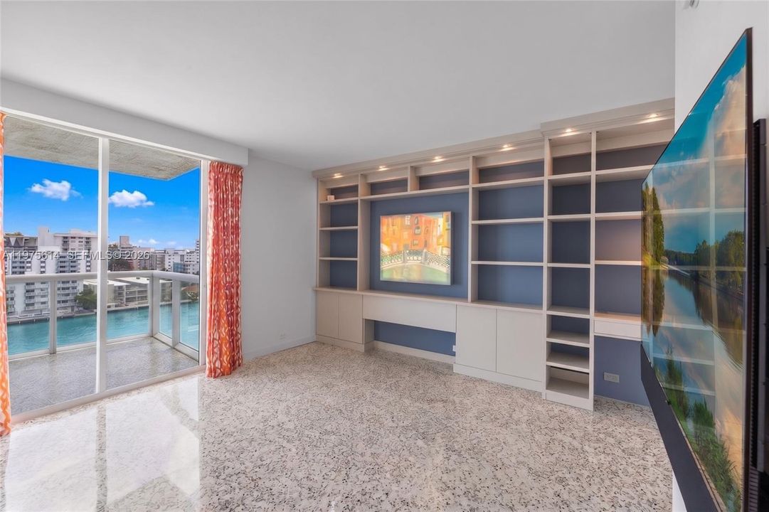 For Sale: $1,995,000 (2 beds, 2 baths, 1477 Square Feet)