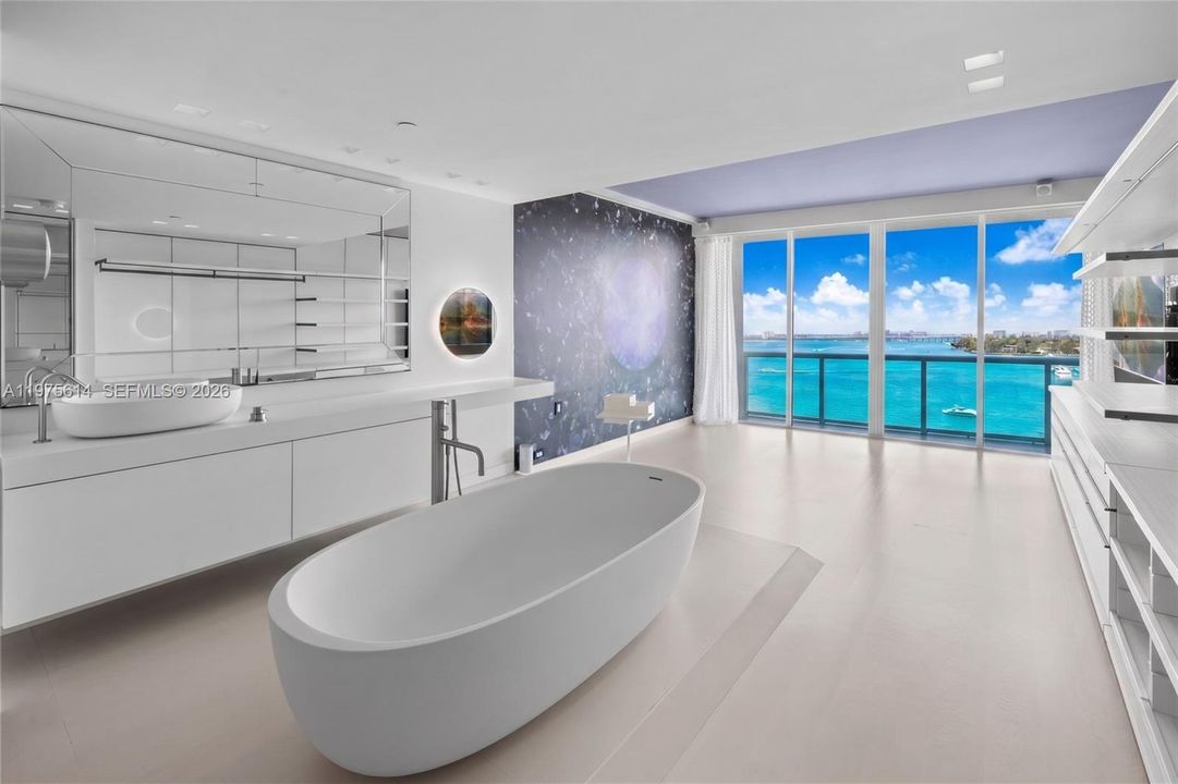 For Sale: $1,995,000 (2 beds, 2 baths, 1477 Square Feet)