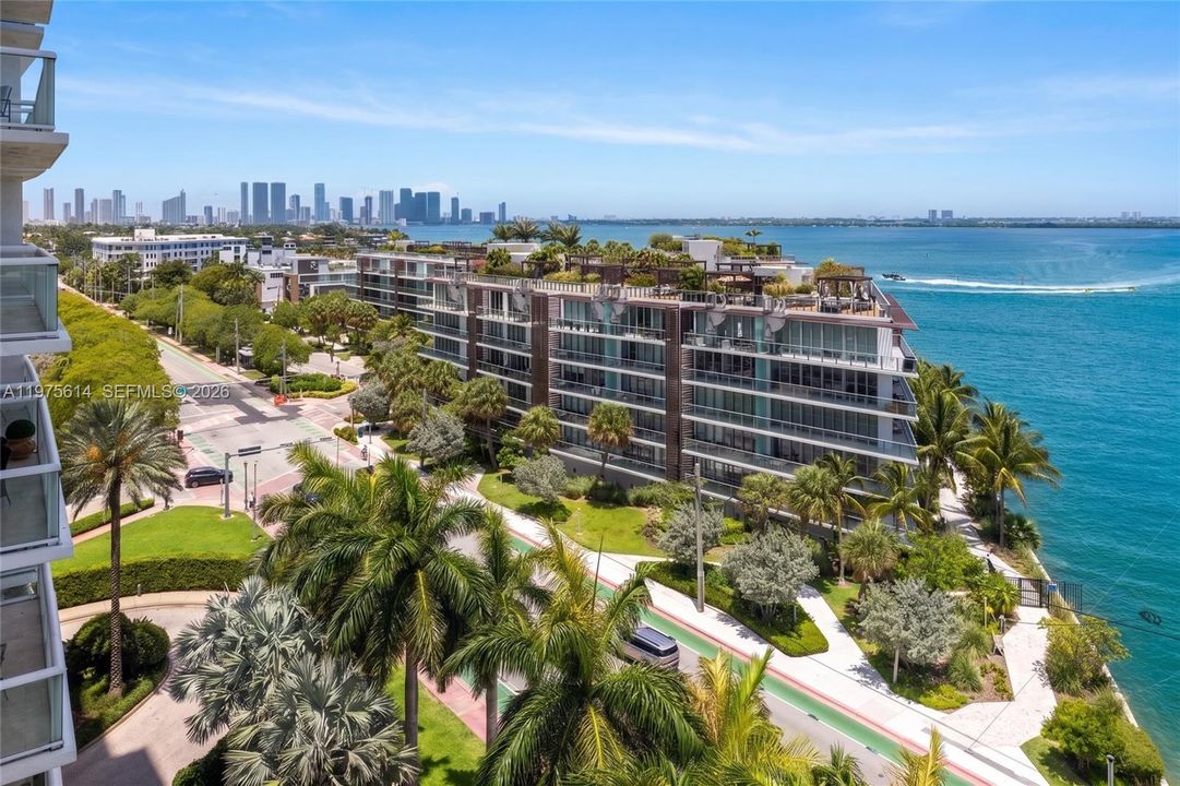For Sale: $1,995,000 (2 beds, 2 baths, 1477 Square Feet)