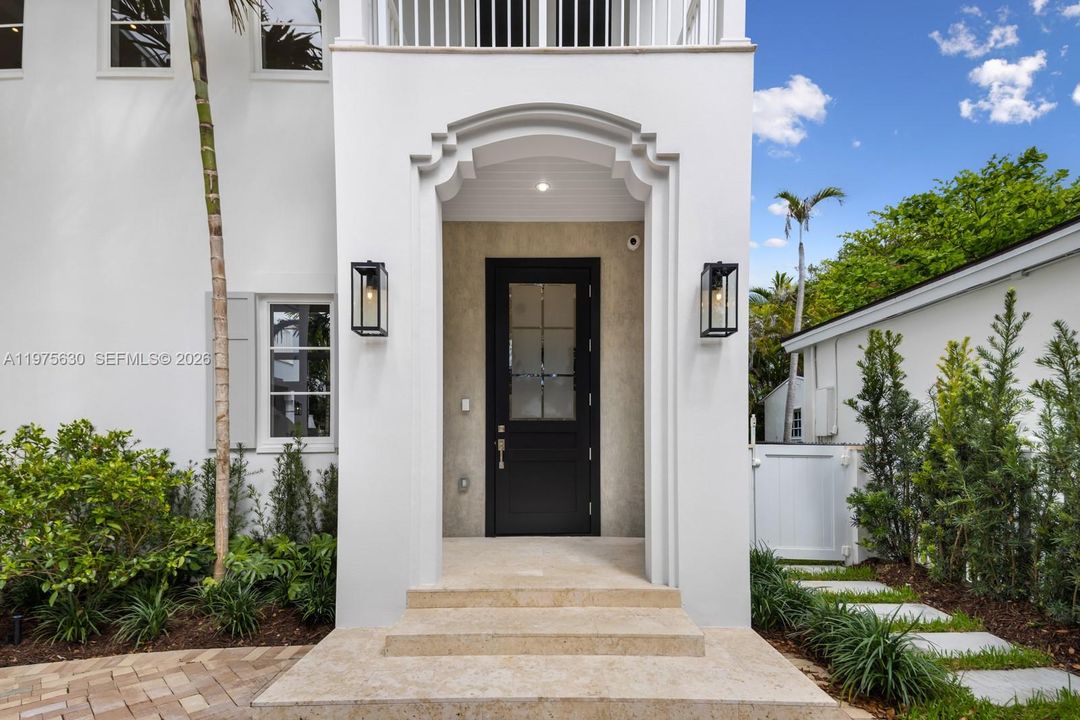 Recently Sold: $4,650,000 (5 beds, 5 baths, 3716 Square Feet)
