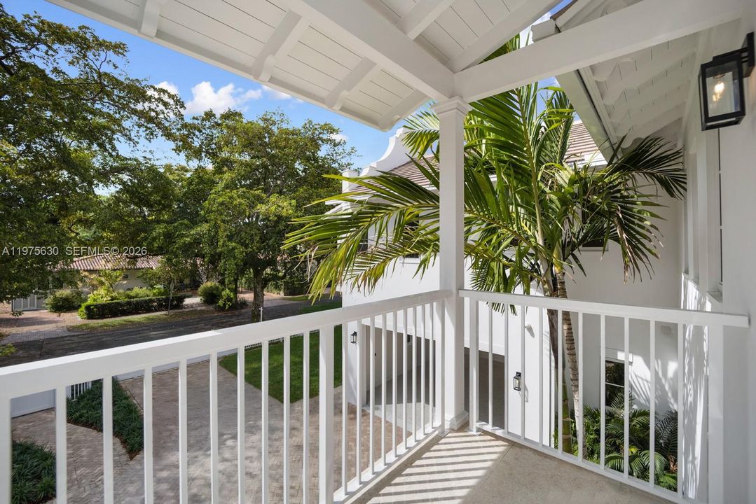 Recently Sold: $4,650,000 (5 beds, 5 baths, 3716 Square Feet)
