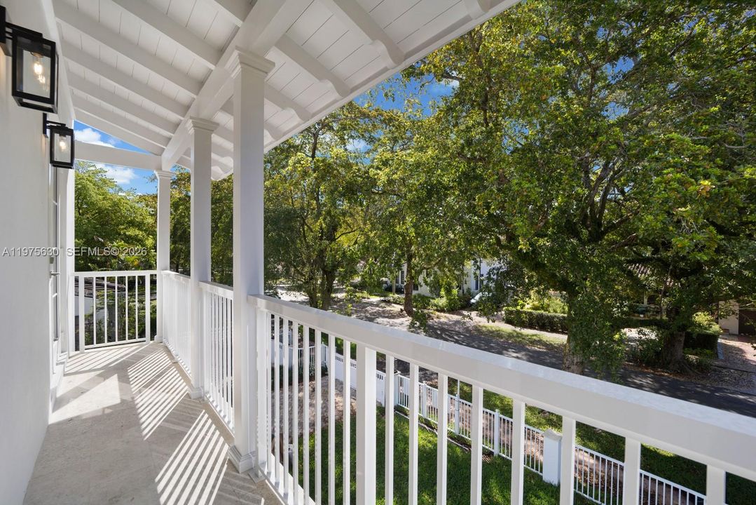 Recently Sold: $4,650,000 (5 beds, 5 baths, 3716 Square Feet)