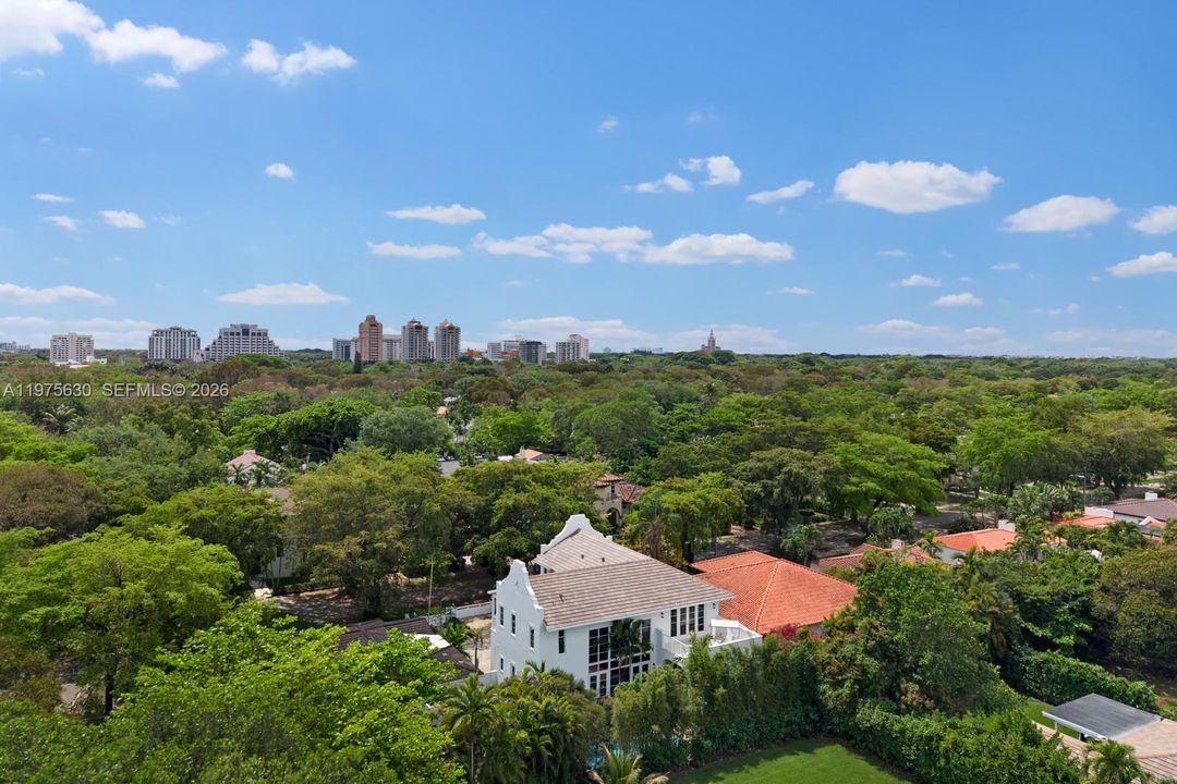 Recently Sold: $4,650,000 (5 beds, 5 baths, 3716 Square Feet)