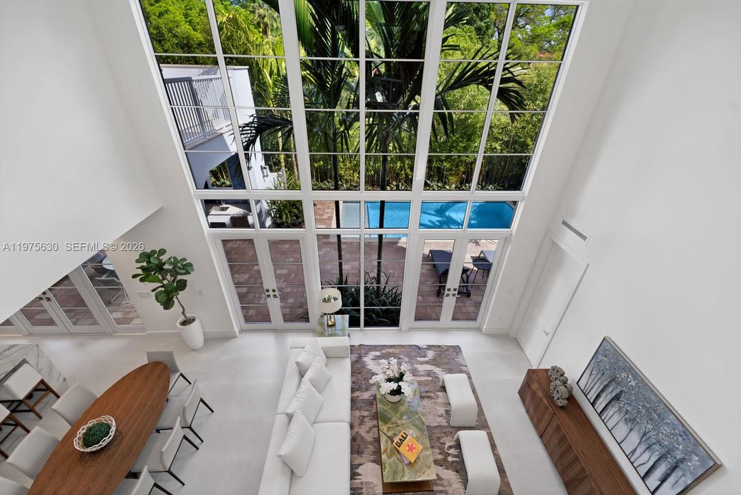 Recently Sold: $4,650,000 (5 beds, 5 baths, 3716 Square Feet)