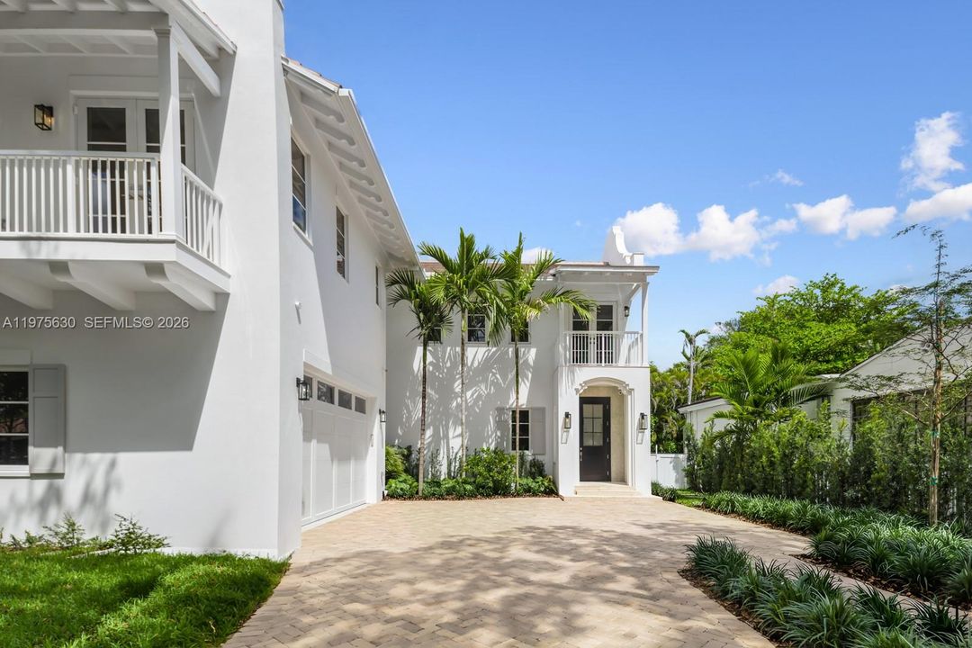 Recently Sold: $4,650,000 (5 beds, 5 baths, 3716 Square Feet)