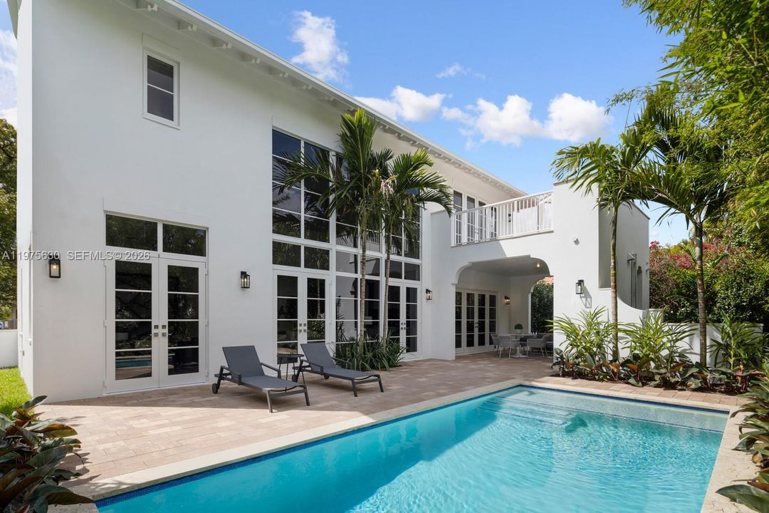 Recently Sold: $4,650,000 (5 beds, 5 baths, 3716 Square Feet)