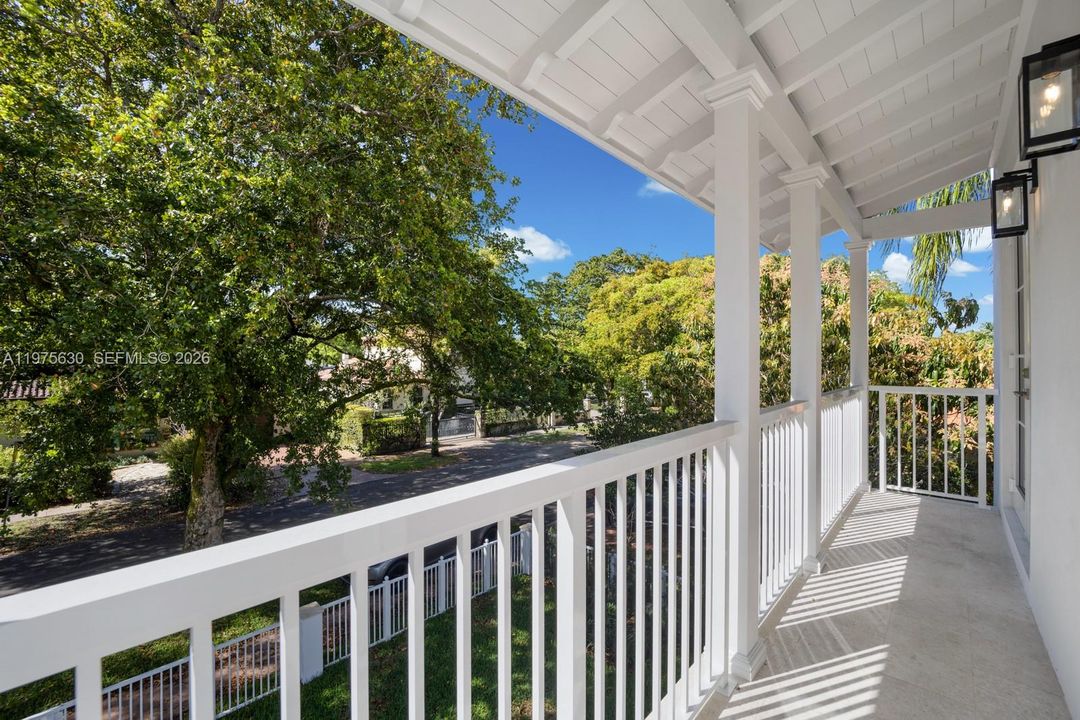 Recently Sold: $4,650,000 (5 beds, 5 baths, 3716 Square Feet)