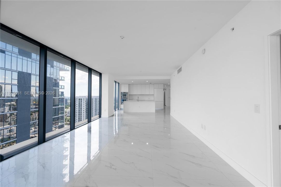 Activo con contrato: $15,000 (4 camas, 5 baños, 2580 Pies cuadrados)