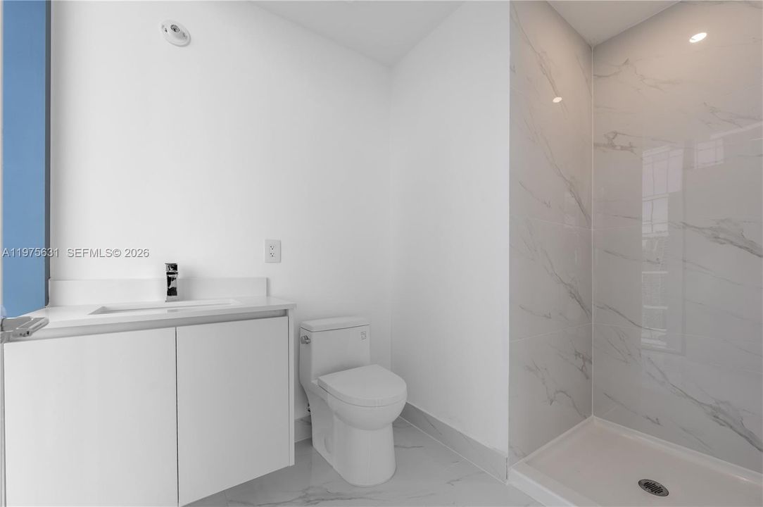 Activo con contrato: $15,000 (4 camas, 5 baños, 2580 Pies cuadrados)