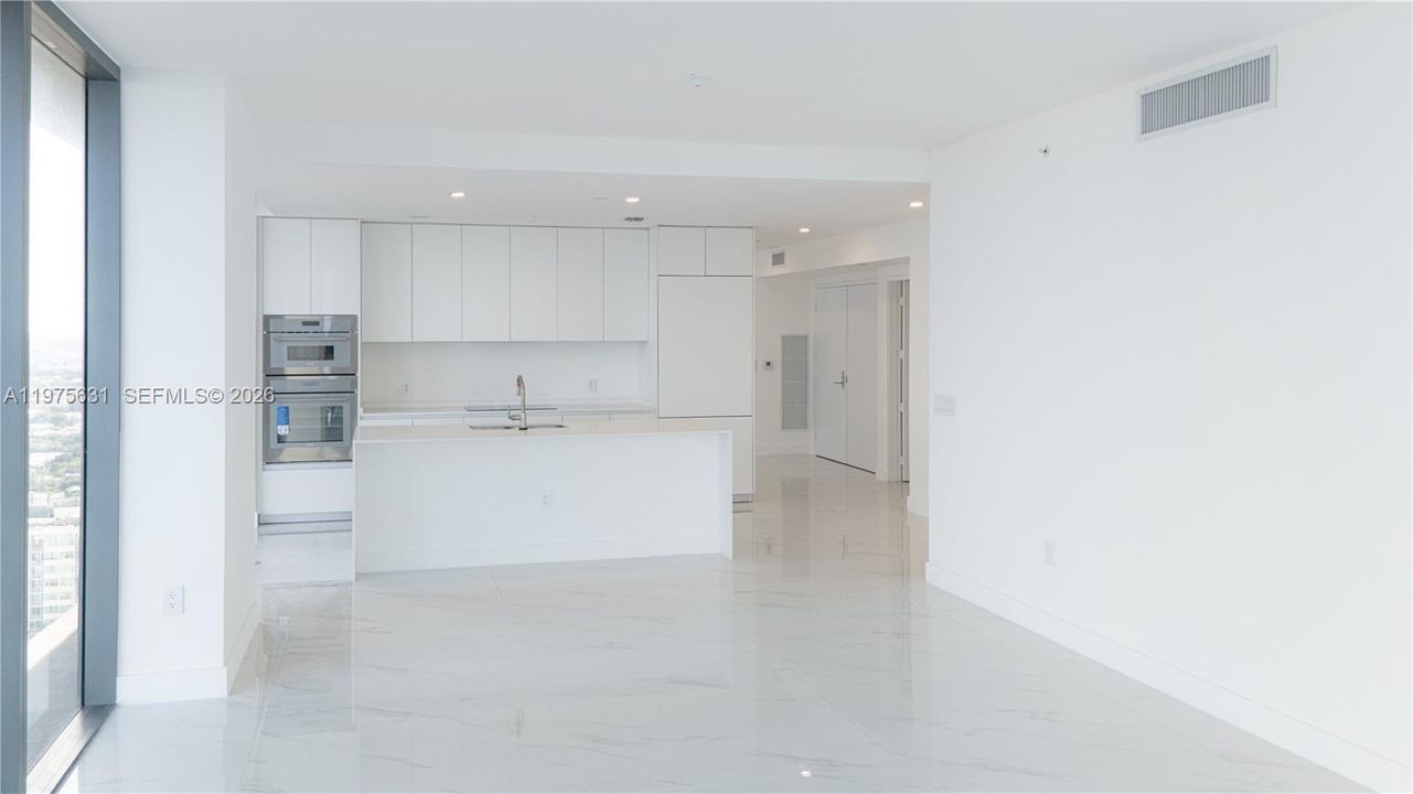 Activo con contrato: $15,000 (4 camas, 5 baños, 2580 Pies cuadrados)
