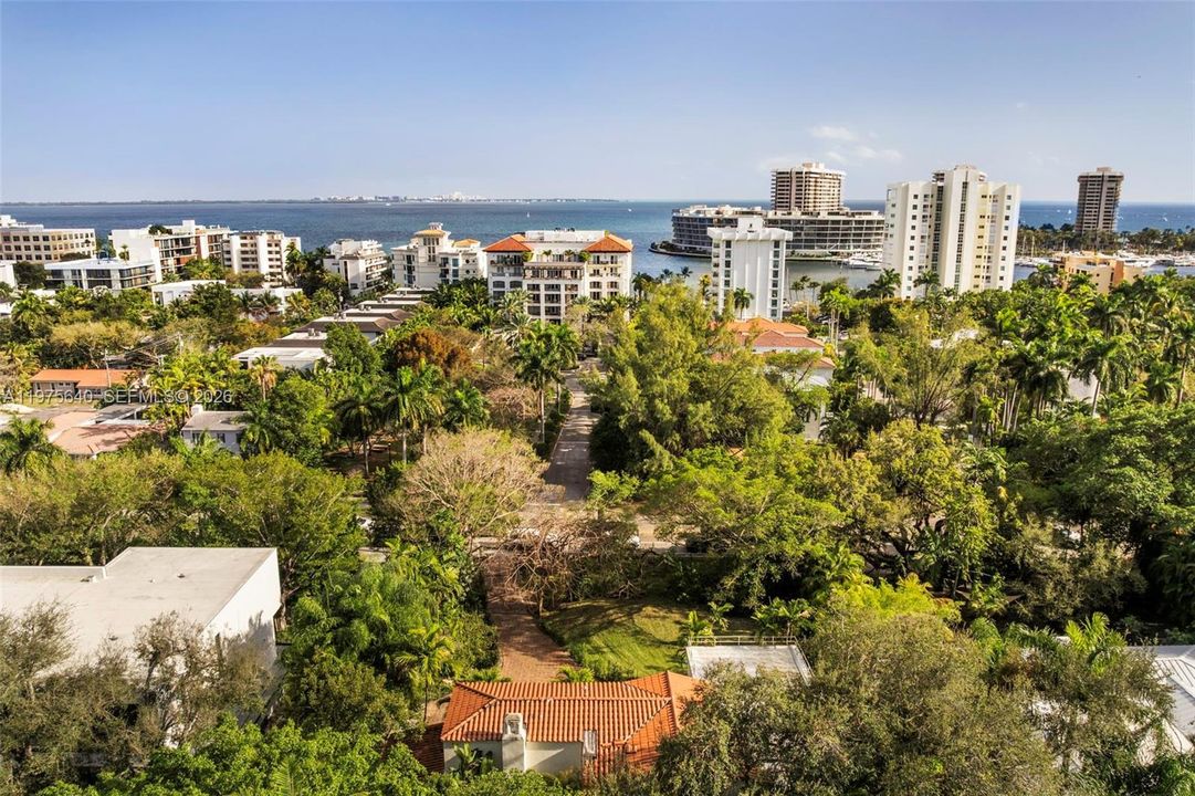 Active With Contract: $5,900,000 (5 beds, 4 baths, 3271 Square Feet)