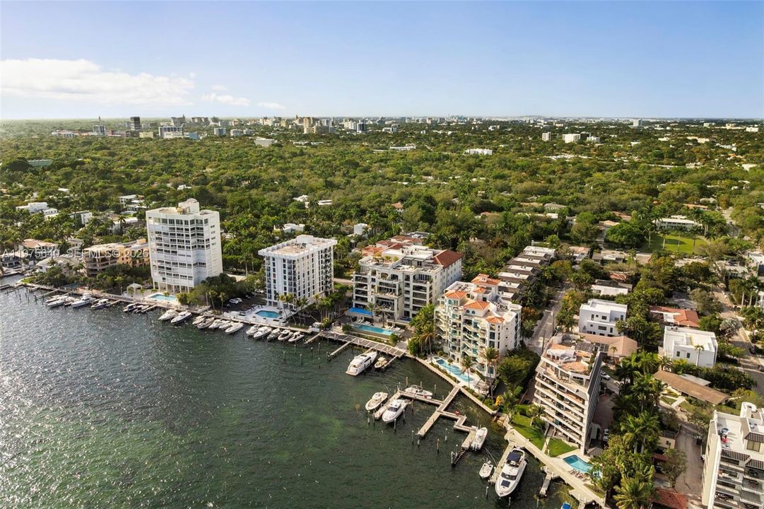 Active With Contract: $5,900,000 (5 beds, 4 baths, 3271 Square Feet)