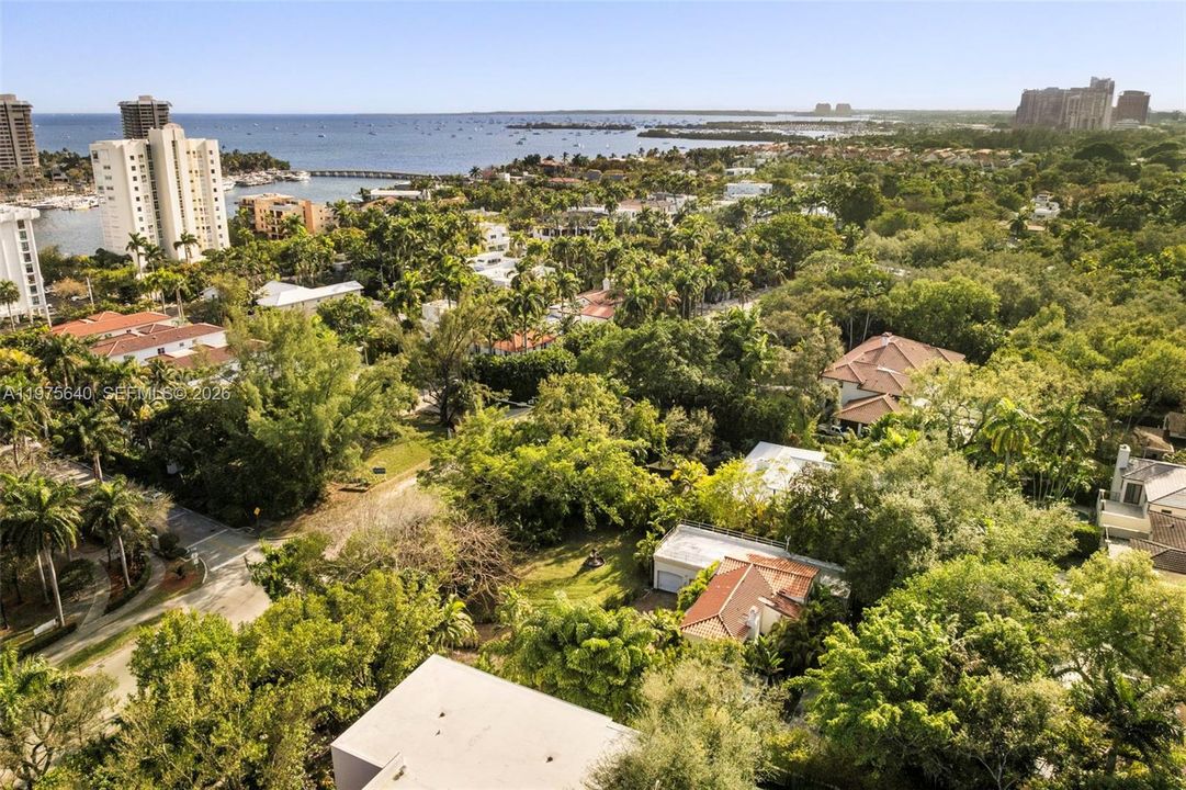 Active With Contract: $5,900,000 (5 beds, 4 baths, 3271 Square Feet)