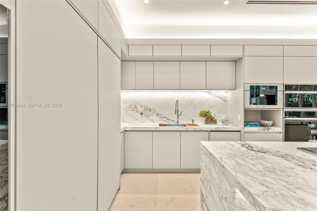 На продажу: $9,995,000 (8 спален, 8 ванн, 6194 Квадратных фут)