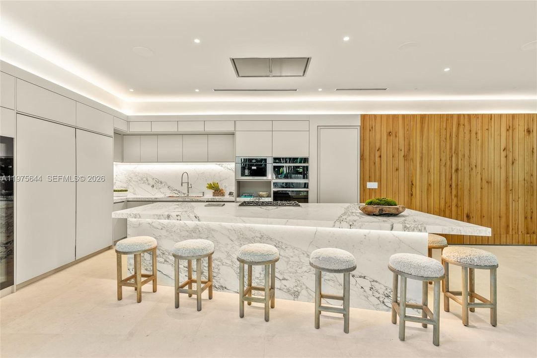 На продажу: $9,995,000 (8 спален, 8 ванн, 6194 Квадратных фут)