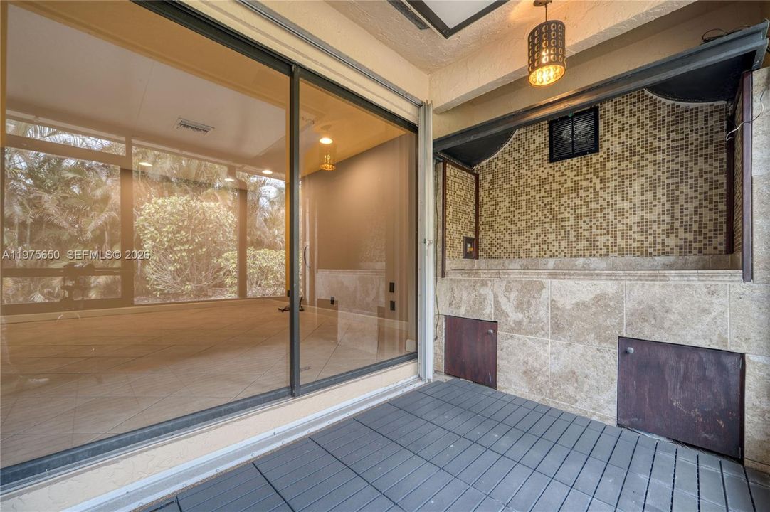 Recently Sold: $589,000 (3 beds, 2 baths, 2207 Square Feet)