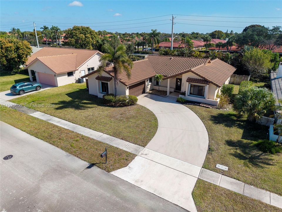 Recently Sold: $589,000 (3 beds, 2 baths, 2207 Square Feet)