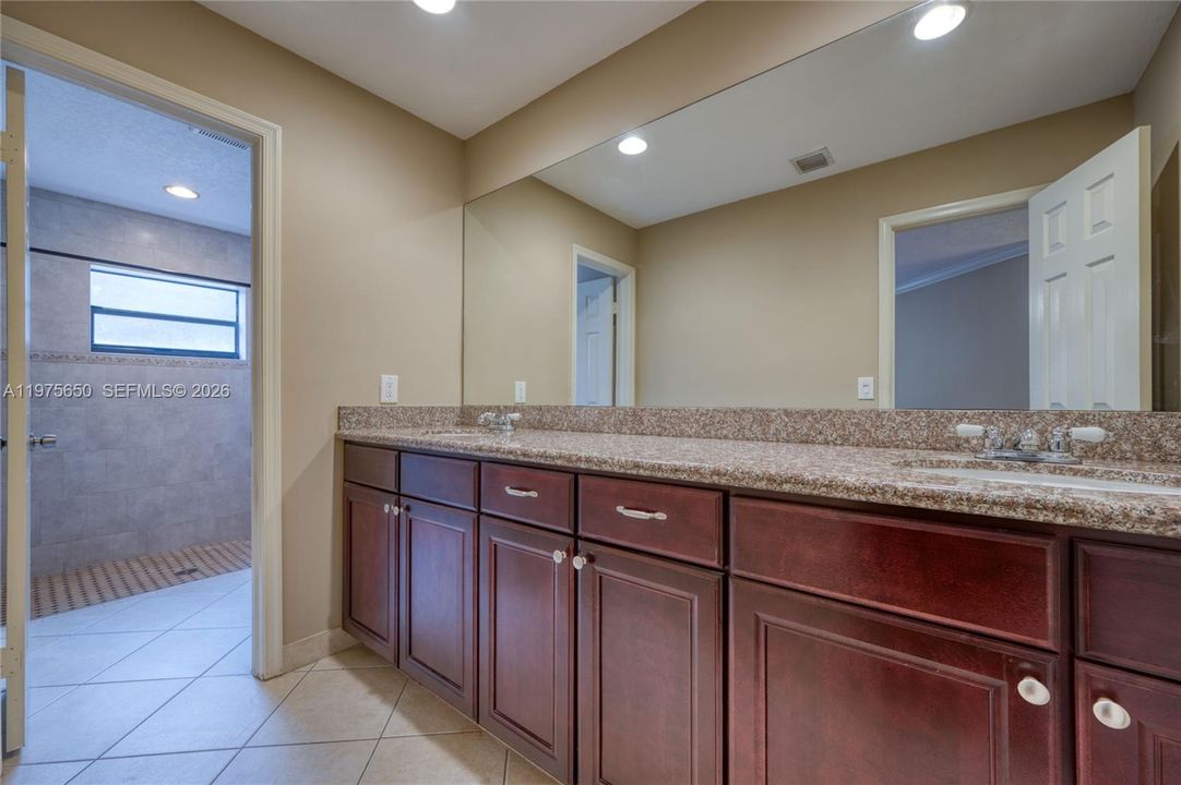 Recently Sold: $589,000 (3 beds, 2 baths, 2207 Square Feet)