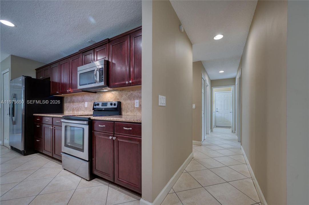Recently Sold: $589,000 (3 beds, 2 baths, 2207 Square Feet)