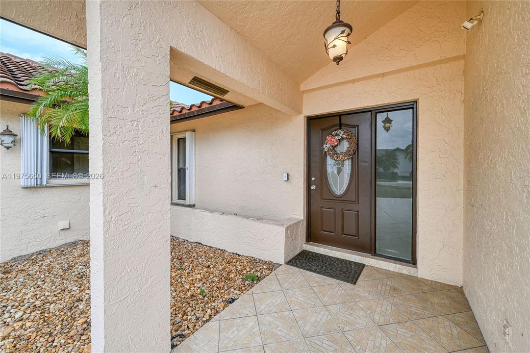 Recently Sold: $589,000 (3 beds, 2 baths, 2207 Square Feet)
