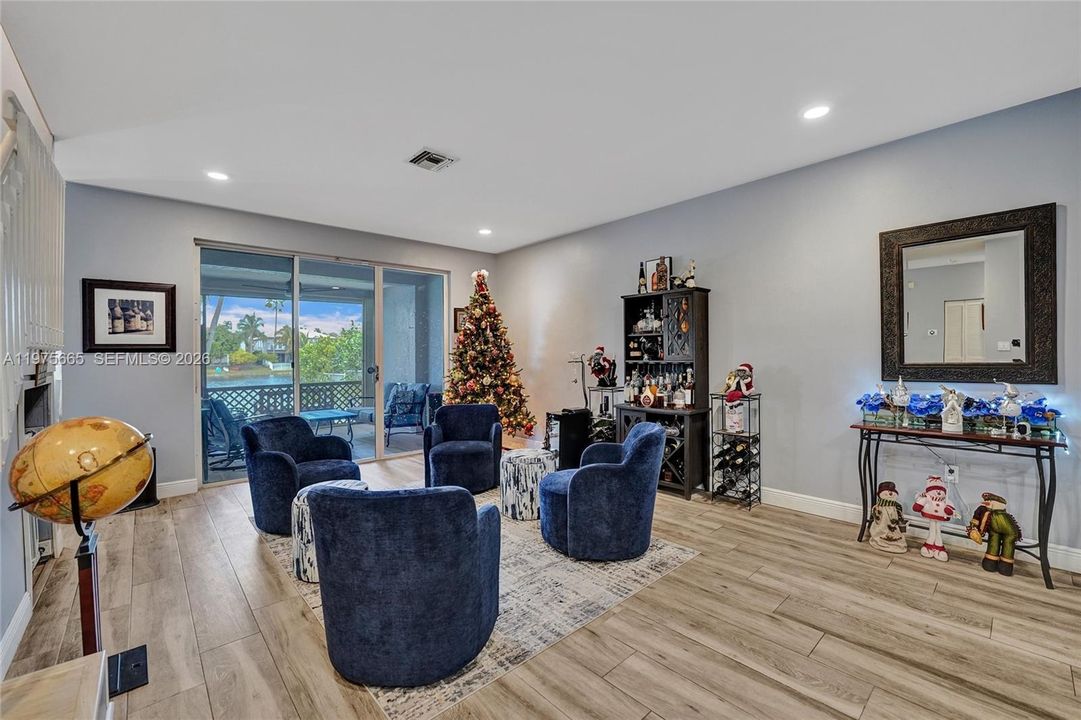 Active With Contract: $5,600 (5 beds, 2 baths, 3034 Square Feet)