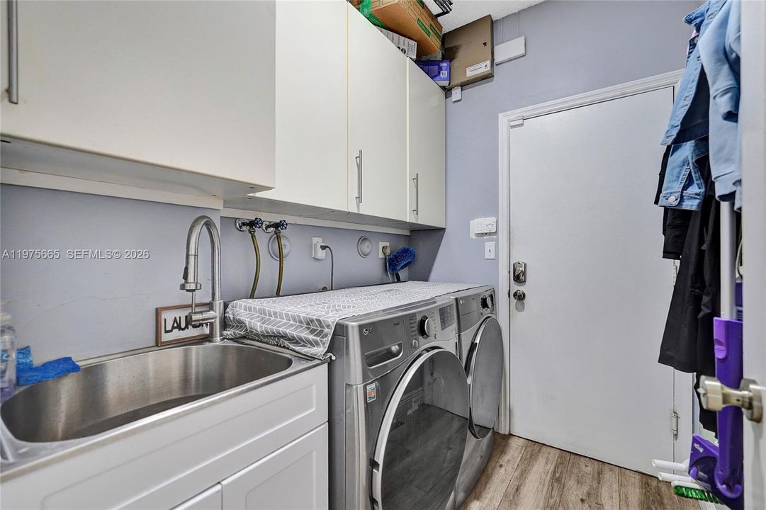 Active With Contract: $5,600 (5 beds, 2 baths, 3034 Square Feet)