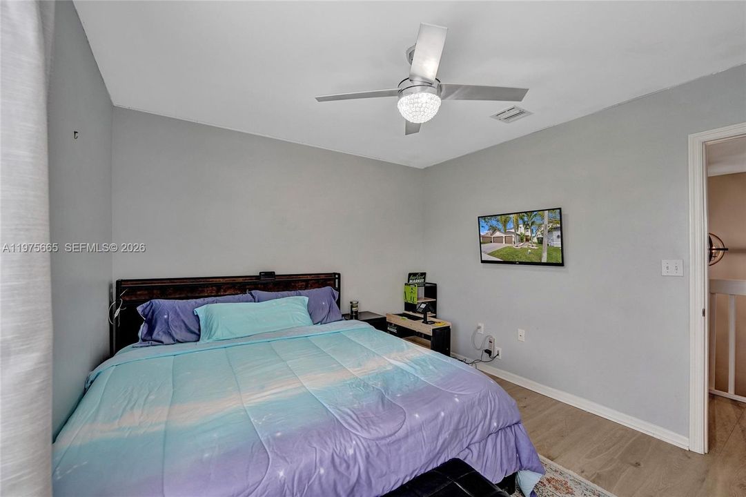 Active With Contract: $5,600 (5 beds, 2 baths, 3034 Square Feet)