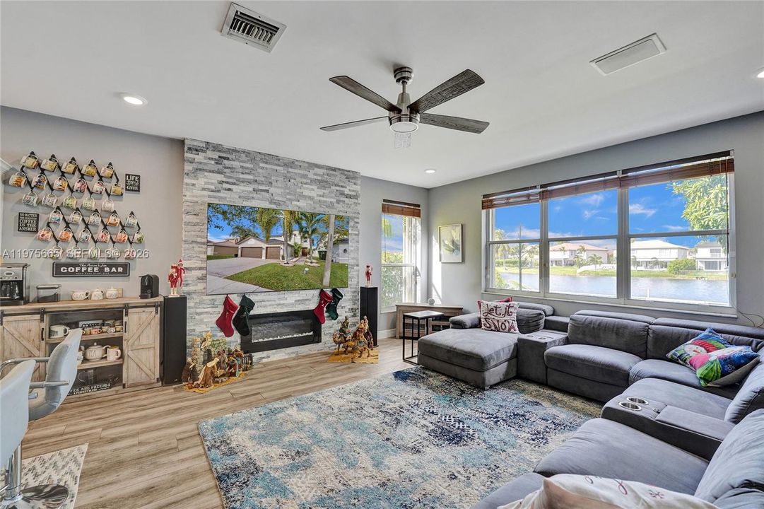 Active With Contract: $5,600 (5 beds, 2 baths, 3034 Square Feet)