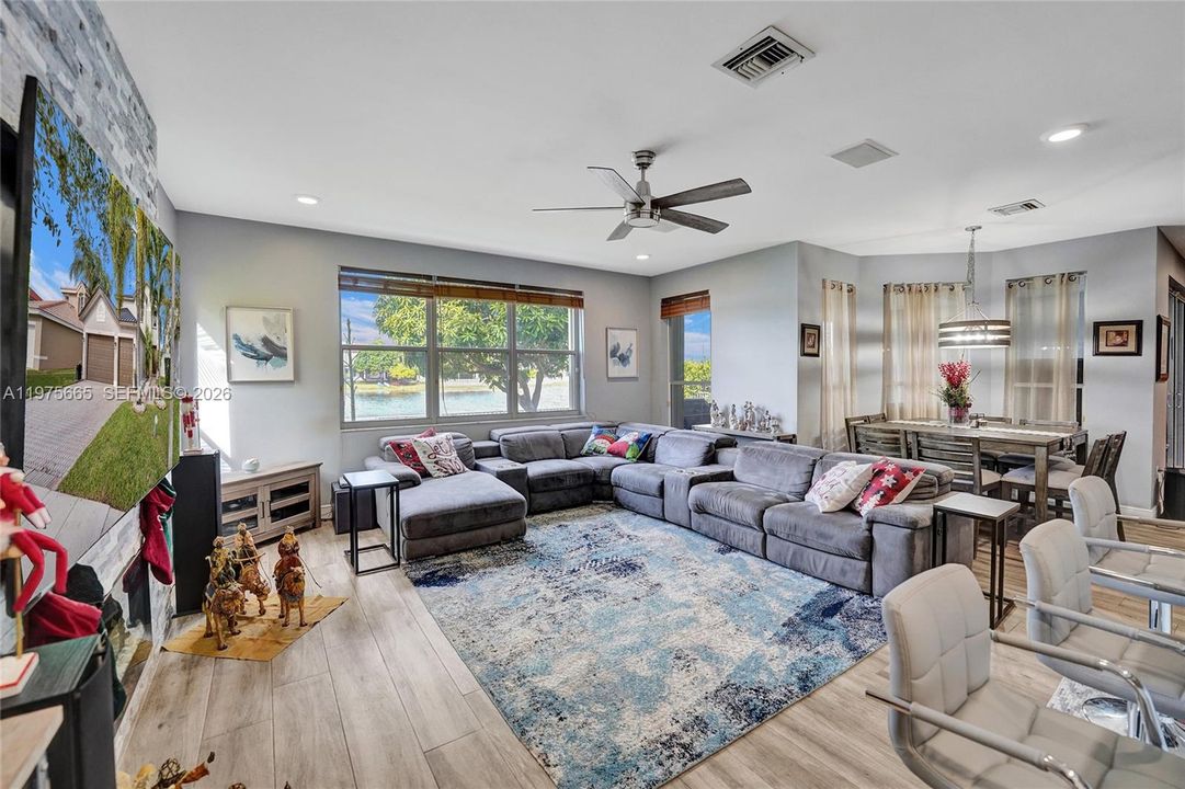 Active With Contract: $5,600 (5 beds, 2 baths, 3034 Square Feet)