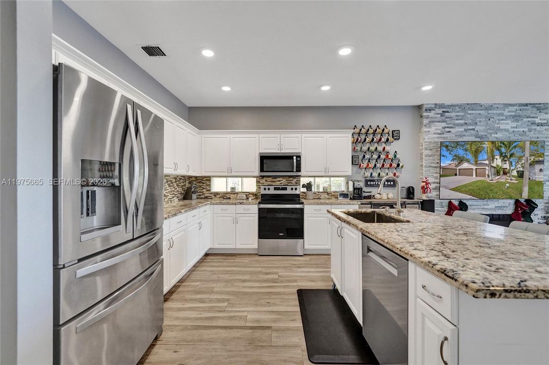 Active With Contract: $5,600 (5 beds, 2 baths, 3034 Square Feet)