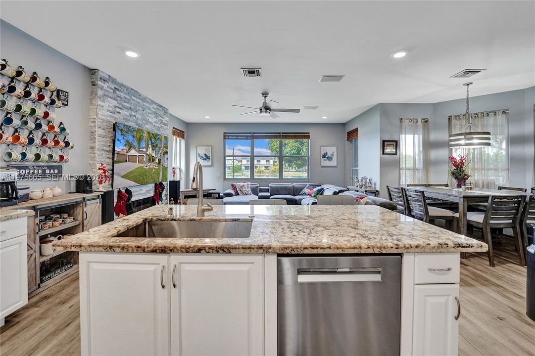 Active With Contract: $5,600 (5 beds, 2 baths, 3034 Square Feet)