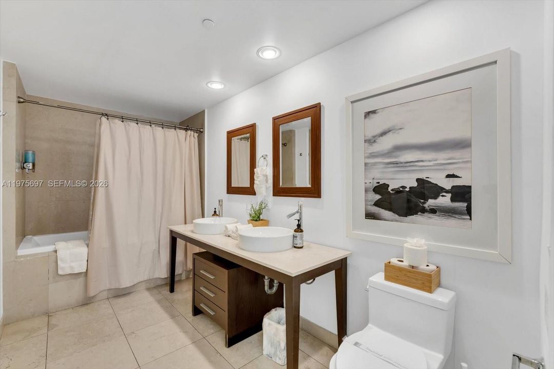 For Sale: $549,000 (1 beds, 1 baths, 842 Square Feet)