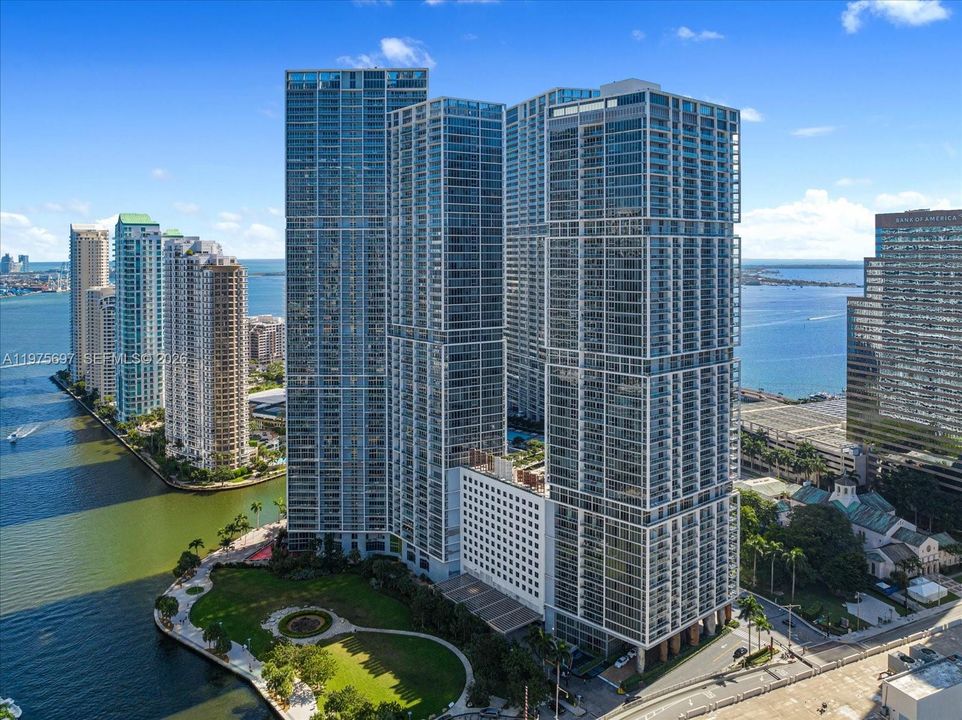 For Sale: $549,000 (1 beds, 1 baths, 842 Square Feet)
