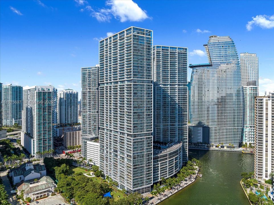 For Sale: $549,000 (1 beds, 1 baths, 842 Square Feet)