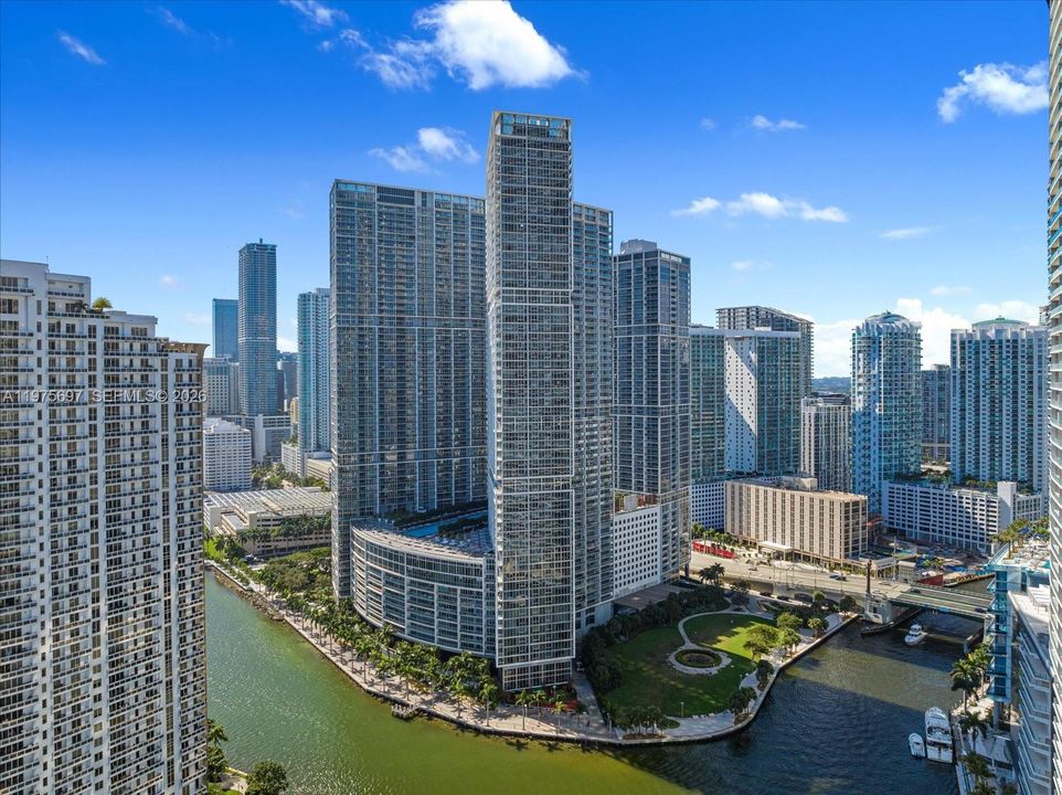 For Sale: $549,000 (1 beds, 1 baths, 842 Square Feet)
