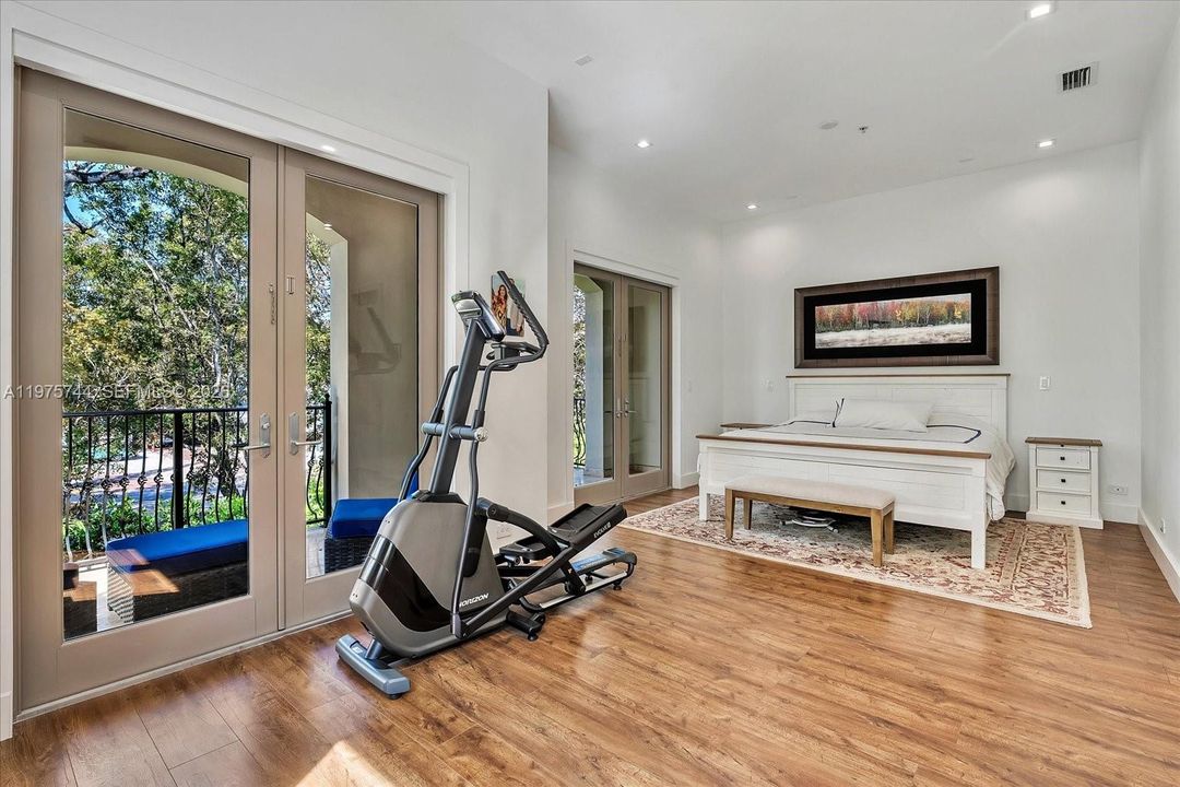 For Sale: $2,600,000 (3 beds, 4 baths, 3104 Square Feet)