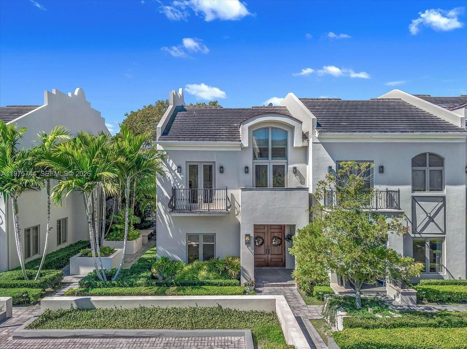 For Sale: $2,600,000 (3 beds, 4 baths, 3104 Square Feet)