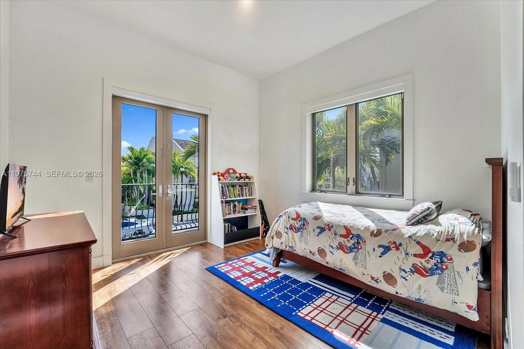 For Sale: $2,600,000 (3 beds, 4 baths, 3104 Square Feet)