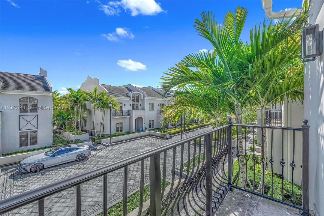 For Sale: $2,600,000 (3 beds, 4 baths, 3104 Square Feet)