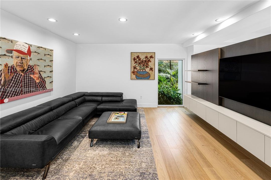 For Sale: $15,950,000 (6 beds, 6 baths, 6622 Square Feet)
