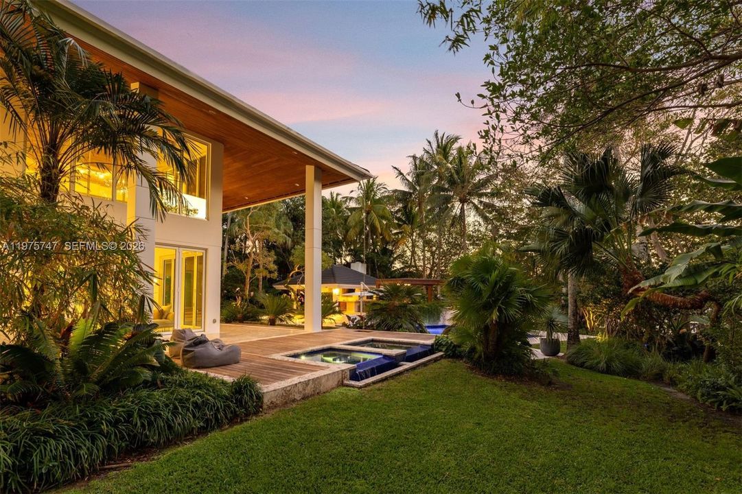 For Sale: $15,950,000 (6 beds, 6 baths, 6622 Square Feet)
