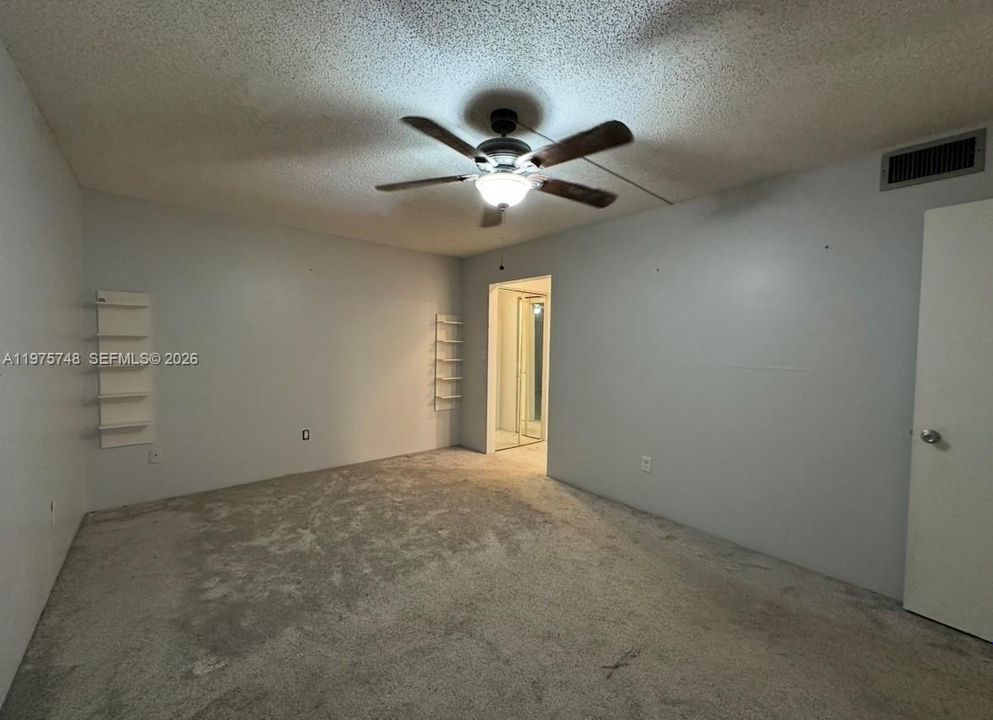 En Venta: $174,900 (2 camas, 2 baños, 952 Pies cuadrados)
