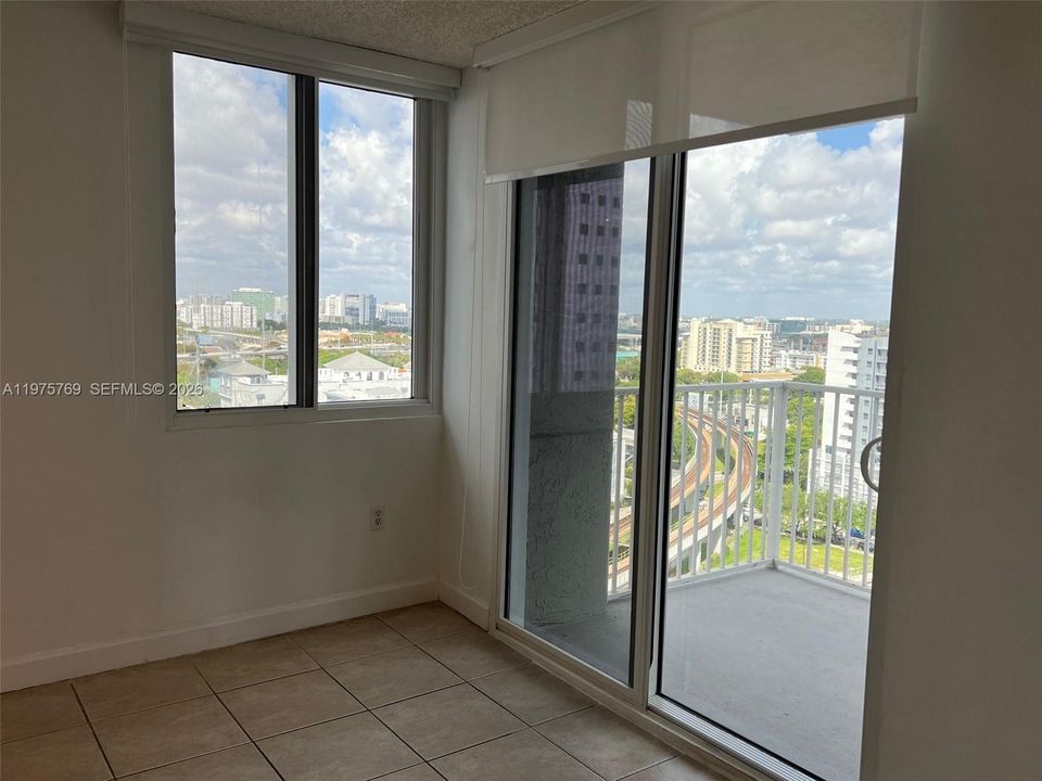 На продажу: $318,000 (2 спален, 2 ванн, 914 Квадратных фут)