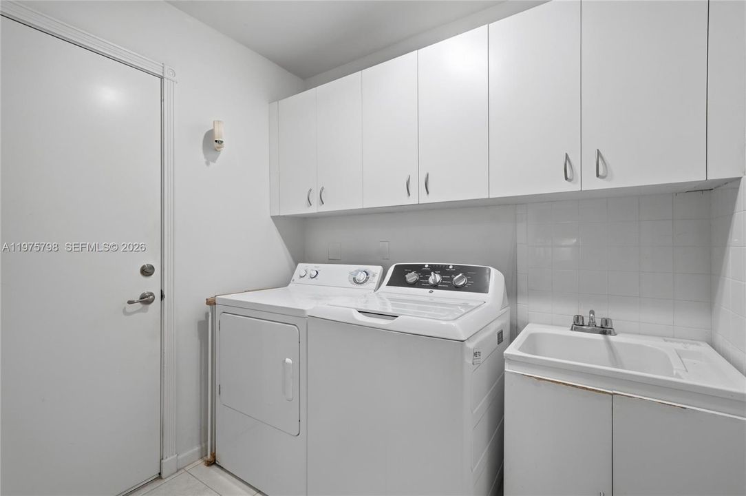 For Sale: $610,000 (3 beds, 3 baths, 2341 Square Feet)