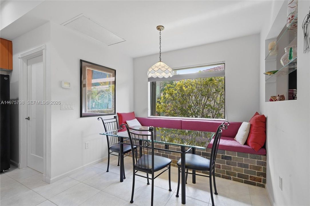 For Sale: $610,000 (3 beds, 3 baths, 2341 Square Feet)