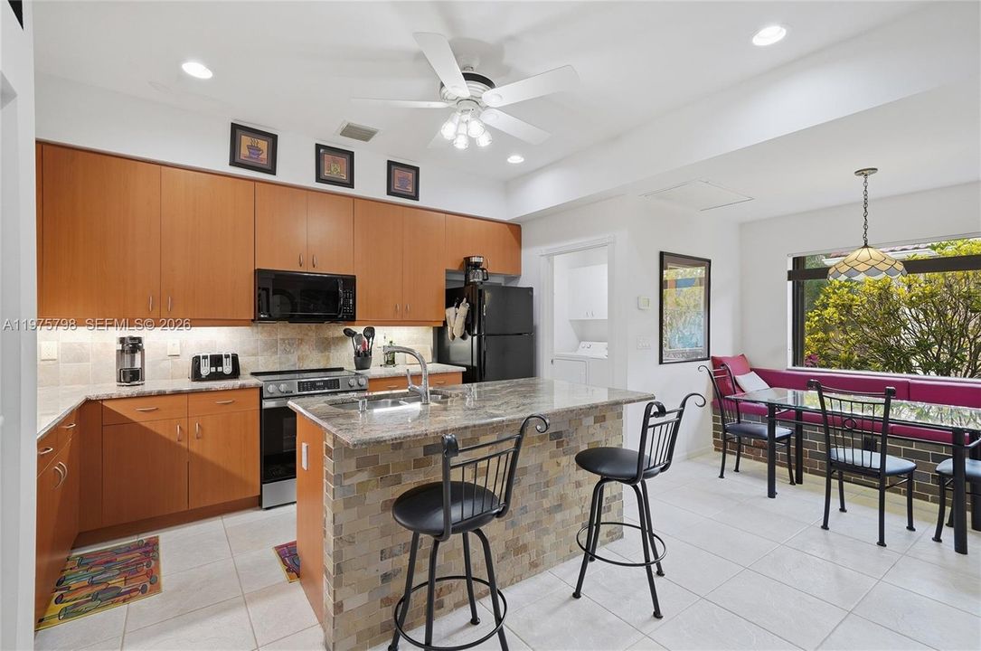 For Sale: $610,000 (3 beds, 3 baths, 2341 Square Feet)