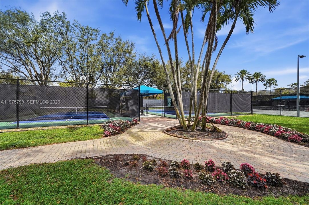 For Sale: $610,000 (3 beds, 3 baths, 2341 Square Feet)