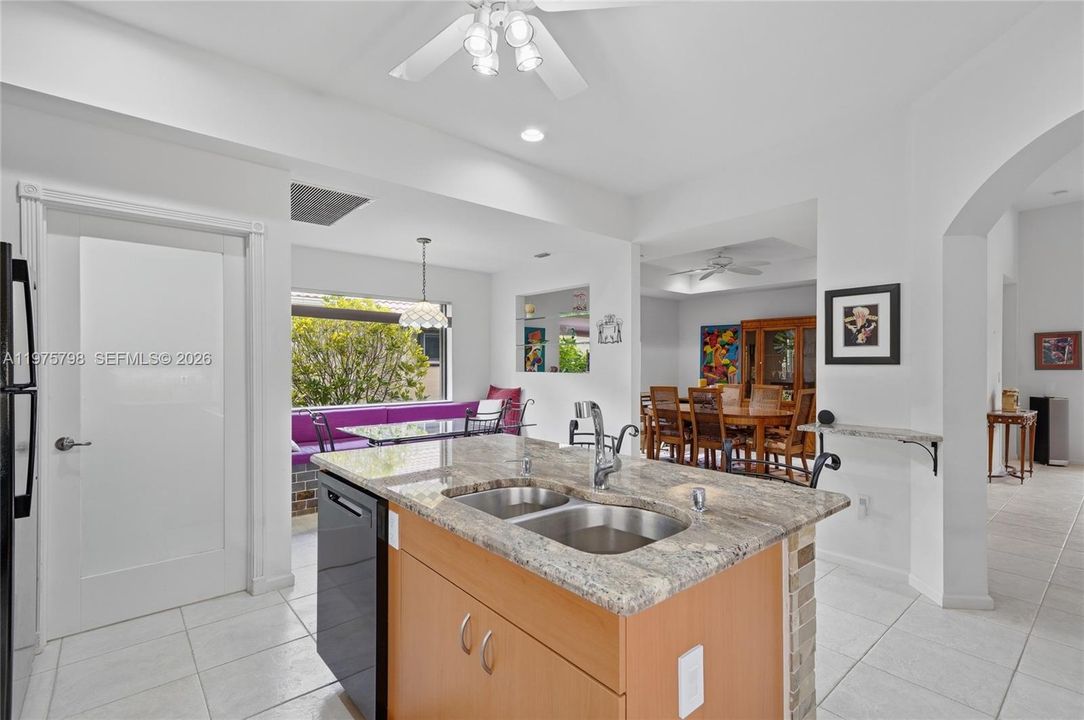 For Sale: $610,000 (3 beds, 3 baths, 2341 Square Feet)