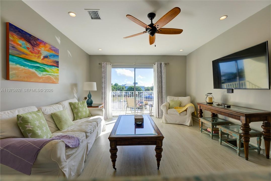 На продажу: $424,000 (1 спален, 1 ванн, 0 Квадратных фут)