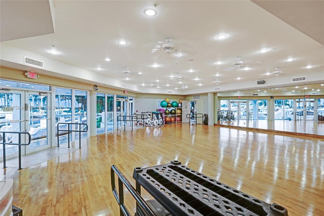 For Sale: $749,000 (2 beds, 2 baths, 2020 Square Feet)